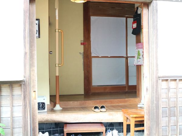 温もりある和室の入り口