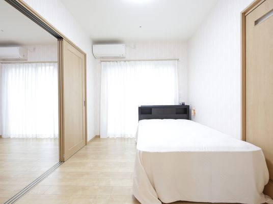 明るい洋室の一角