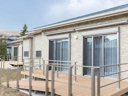 明るい居室の外観