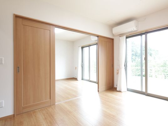 広々とした明るい居室