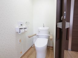 バリアフリーのトイレ空間