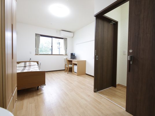 明るいプライベート居室