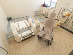 機械浴設備の部屋
