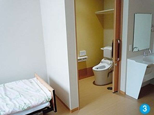 居室と付属の洗面トイレ トイレ ゆとりのある居室には清潔感溢れる洗面所とトイレが備え付けられており、快適な毎日を過ごせる設計となっております。