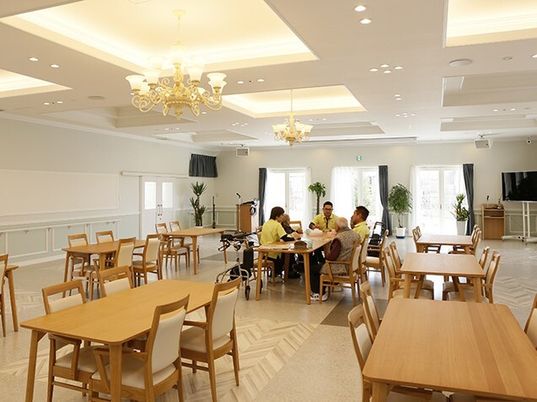 広い明るい食堂