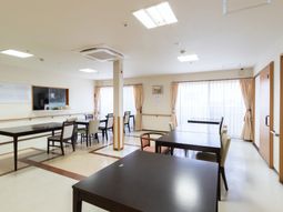 明るいダイニングスペース