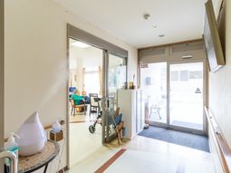 明るいエントランス風景