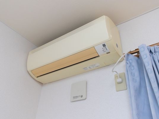 壁掛けエアコンのある部屋