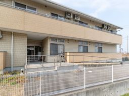 明るいエントランスの建物