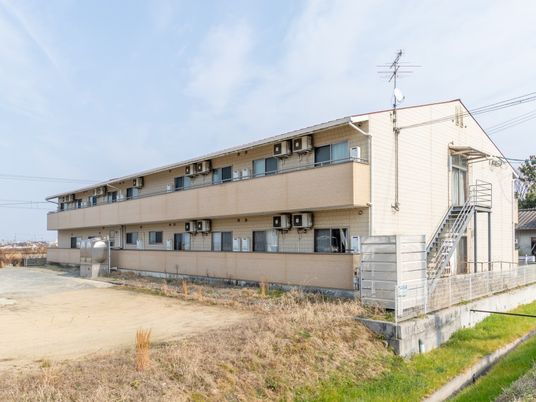 広々とした建物の外観
