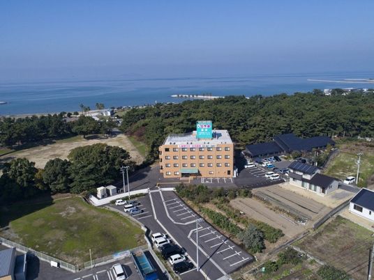 海沿いの外観  