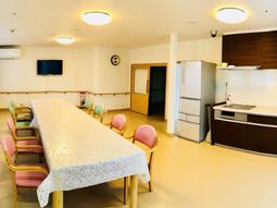 明るいダイニングスペース