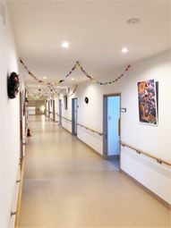 カラフルな飾りの廊下