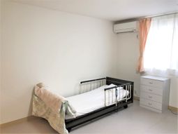 清潔な個室とベッド