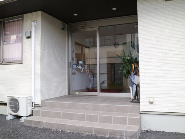清潔感のあるエントランス