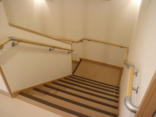 手すり付き階段