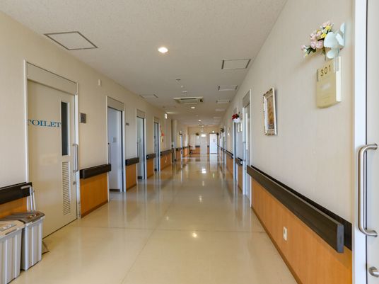 清潔感のある廊下空間