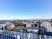 広がる町並みと青空