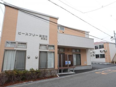 清潔感のあるビルの外観