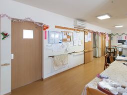 明るい食堂の様子