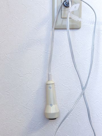 壁に取り付けられたコールボタン