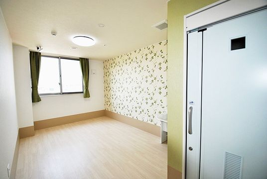 窓のある明るい居室