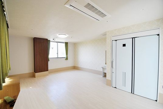 広々とした洋室