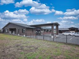 一戸建てスタイルの建物外観