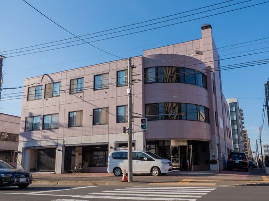 現代的な建物の外観