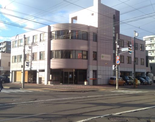 都市型の明るい外観