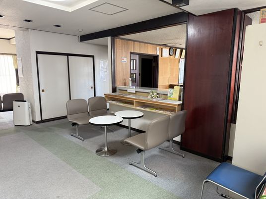 落ち着いた雰囲気のロビー