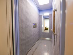 廊下の先の居室