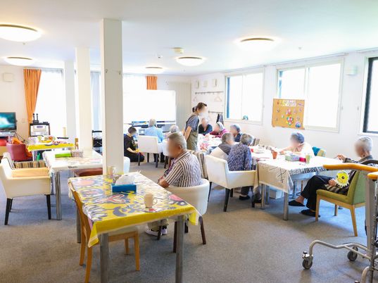 活動的なダイニング活動