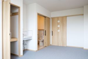 居室のドアや洗面台