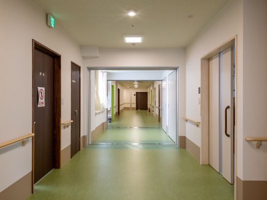 手すり付き廊下のイメージ