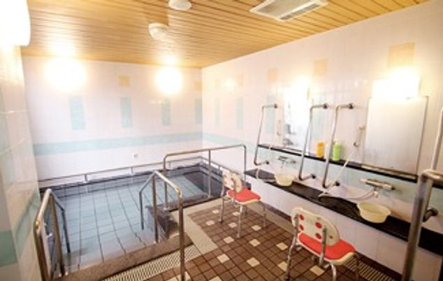 明るい浴室の空間