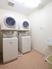 清潔なコインランドリー
