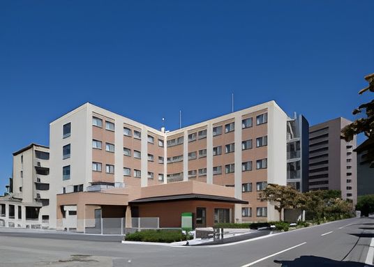 明るい建物の外観