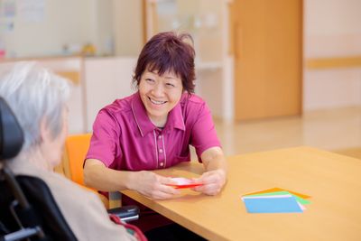 会話を楽しむ室内