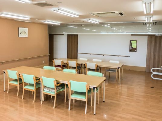 広々とした食堂の様子