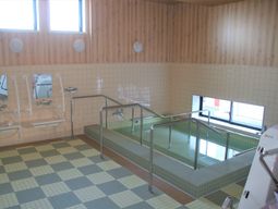 手すり付き浴室