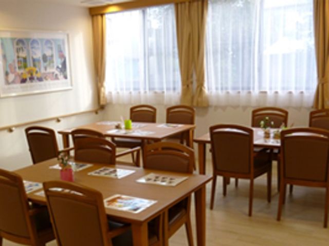 職員用ダイニングルーム ダイニングルーム 明るく快適なダイニングルームで、利用者さまとのコミュニケーションが取れます。