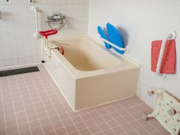 バリアフリー対応の浴室