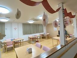 明るい食堂のインテリア