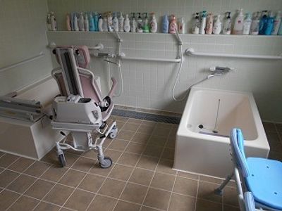 手厚い介護を支援する浴室