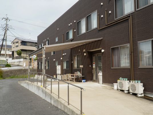 整備されたエントランス外観