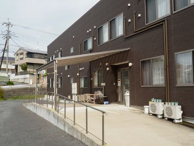 整備されたエントランス外観