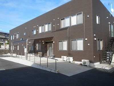 職員と利用者の笑顔が魅力の外観