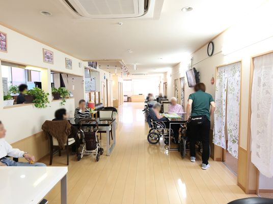 スタッフと居住者の交流