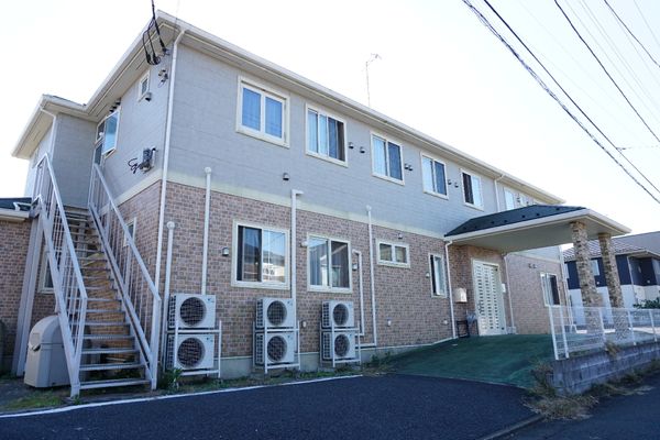 レンガ造りの建物外観